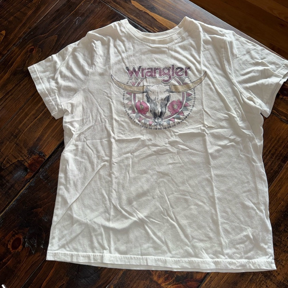 Wrangler Cream T-Shirt with Bull Skull Graphic